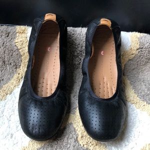 Clarks artisan unstructured, black ballet flats